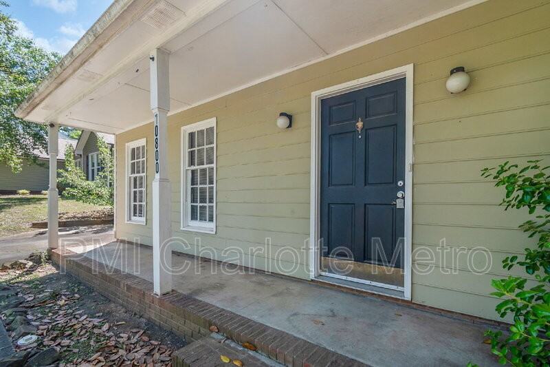10800 Whittersham Dr - Photo 3 of 30