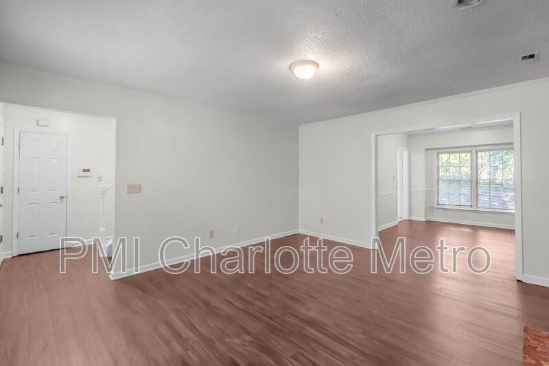 10800 Whittersham Dr - Photo 5 of 30