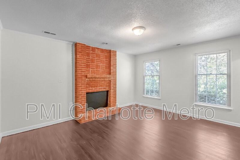 10800 Whittersham Dr - Photo 6 of 30