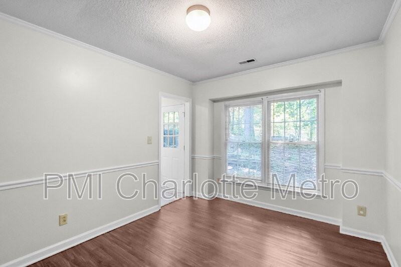 10800 Whittersham Dr - Photo 7 of 30