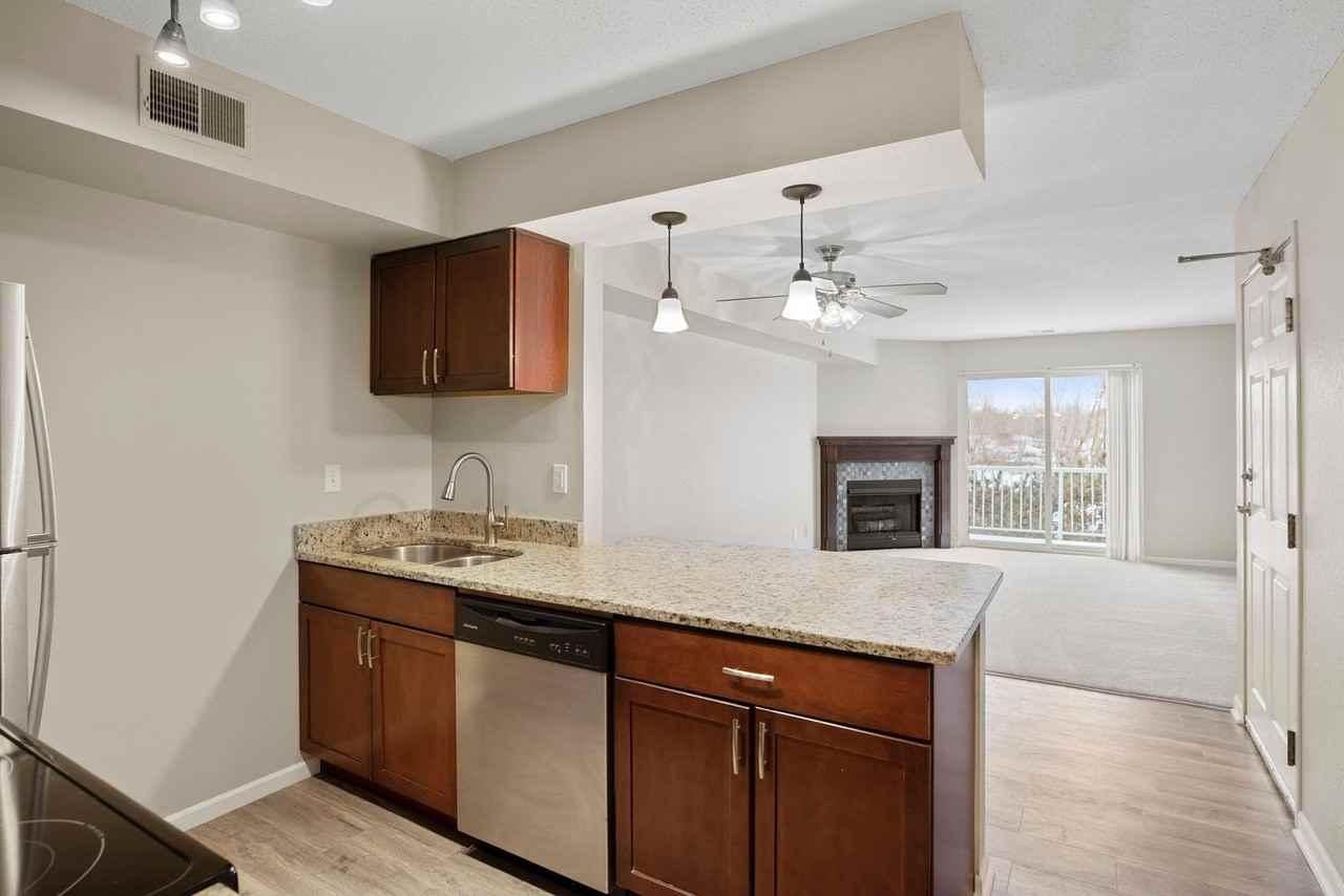 Waterford Place Townhomes - Photo 6 of 33
