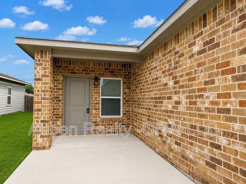 8006 Doreen Ave - Photo 3 of 19
