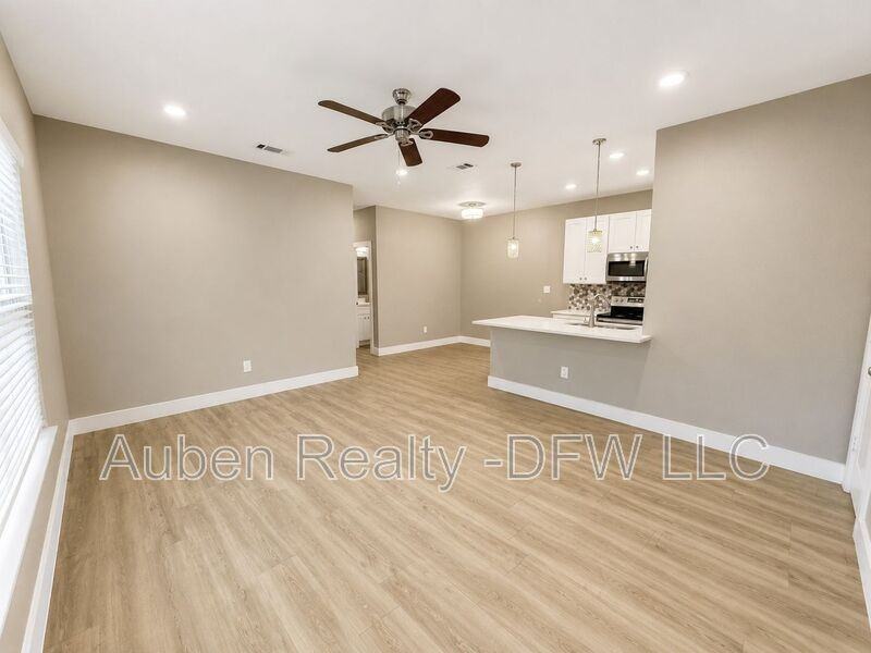 8006 Doreen Ave - Photo 4 of 19