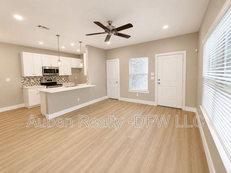 8006 Doreen Ave - Photo 5 of 19
