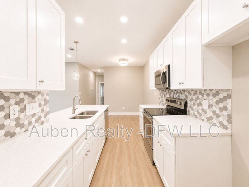 8006 Doreen Ave - Photo 7 of 19
