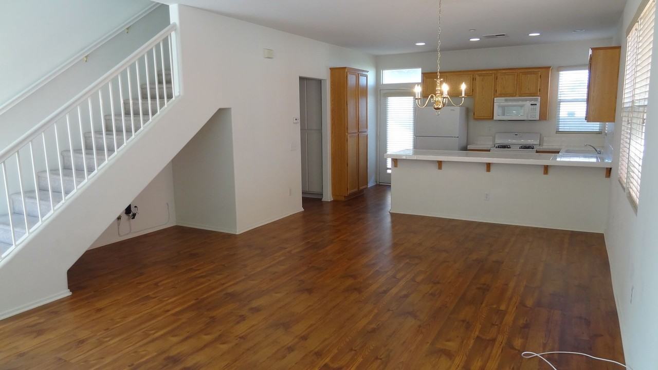 25330 Cole St - Photo 4 of 19