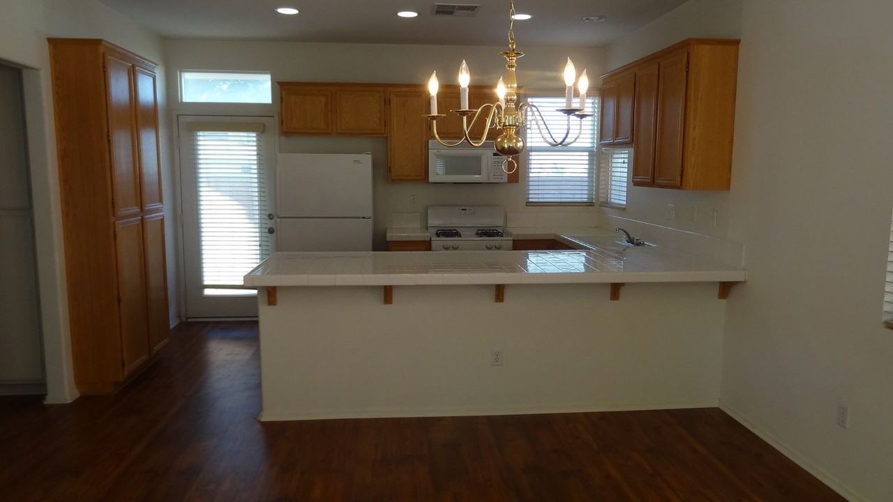 25330 Cole St - Photo 5 of 19