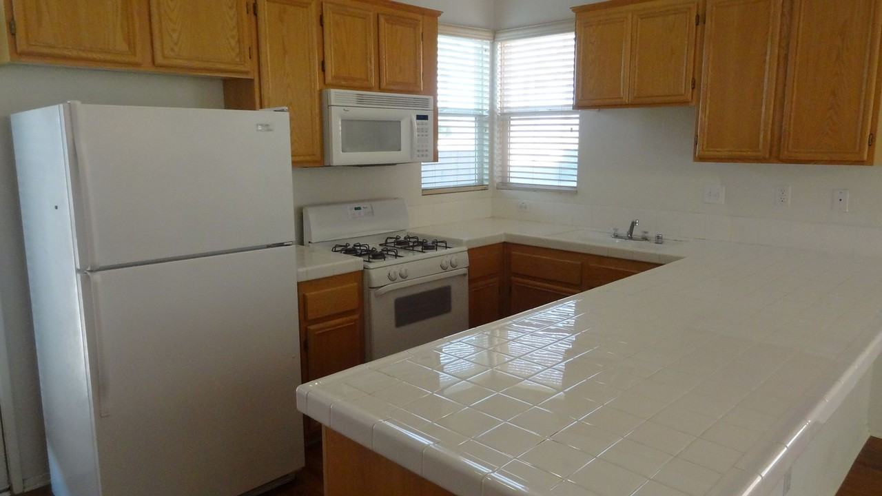 25330 Cole St - Photo 6 of 19