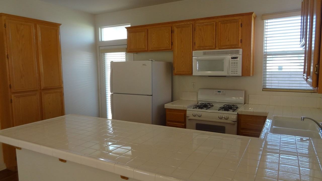 25330 Cole St - Photo 7 of 19