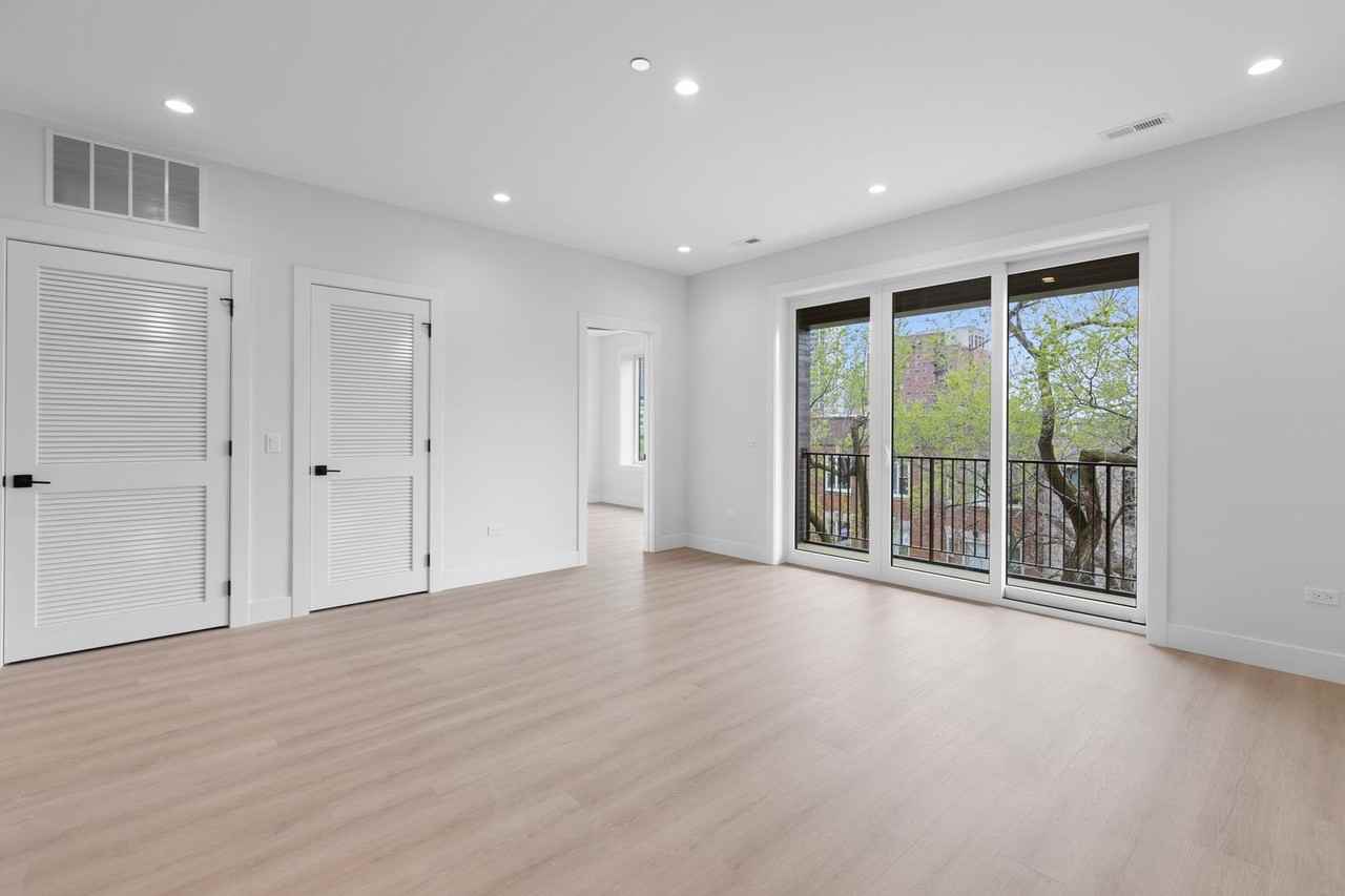 904 W Dakin St - Photo 5 of 21