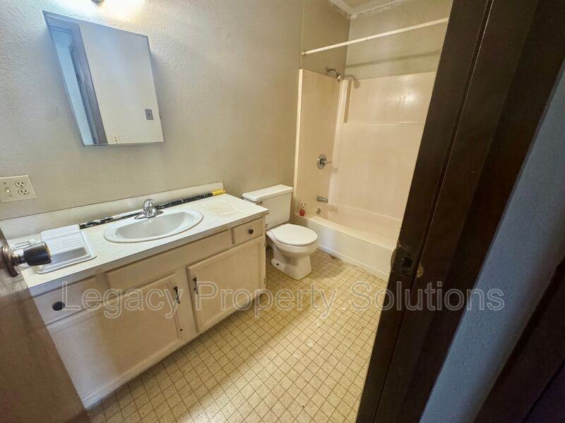 305 W Bismarck Expy N #1 - Photo 5 of 7