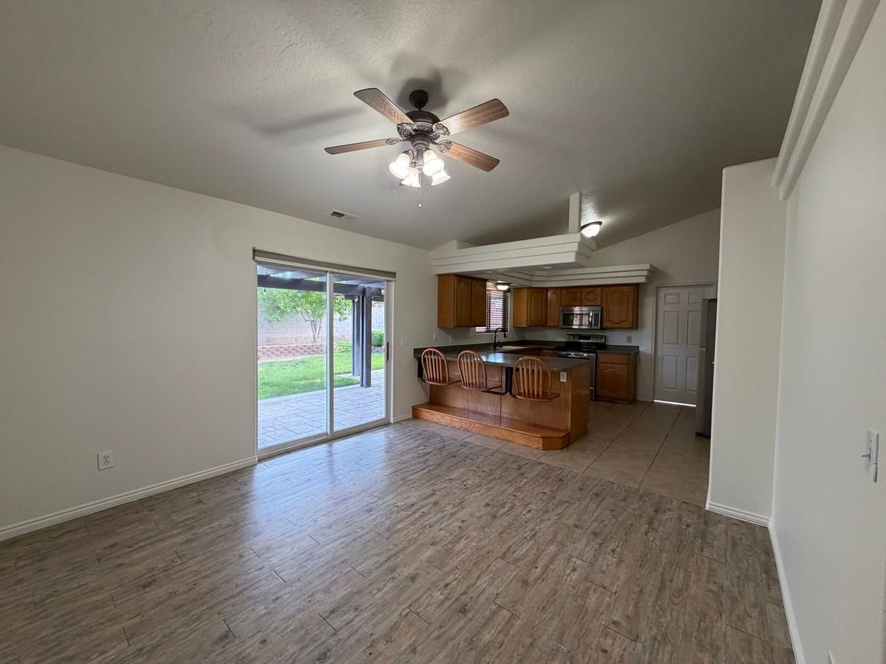 2325 E 350 N - Photo 6 of 28