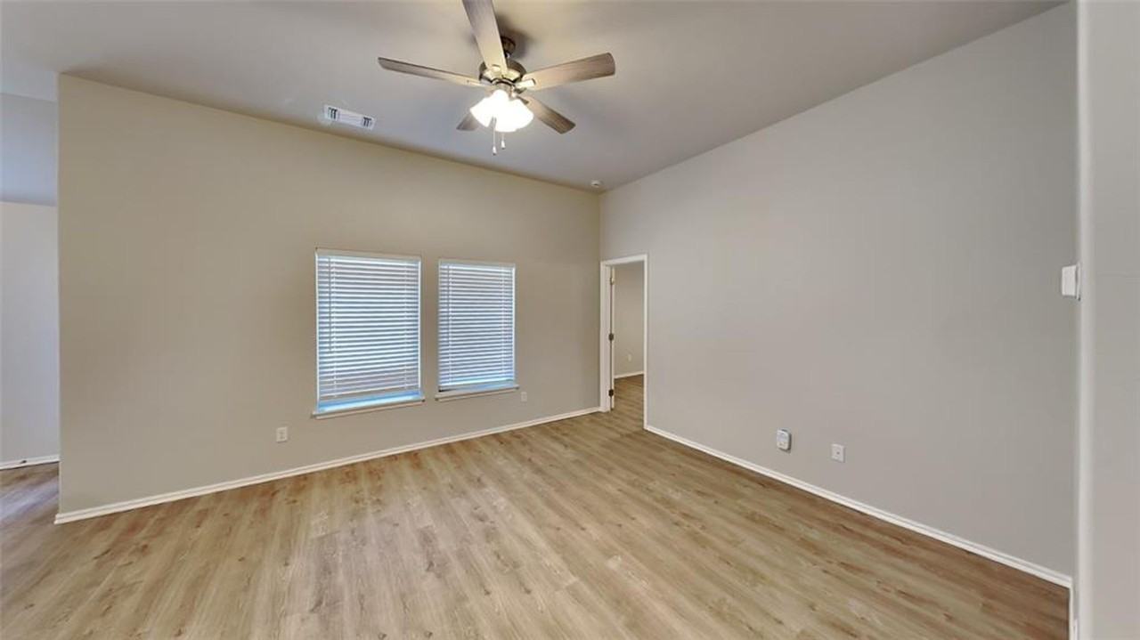 12716 Elba Dr - Photo 4 of 18