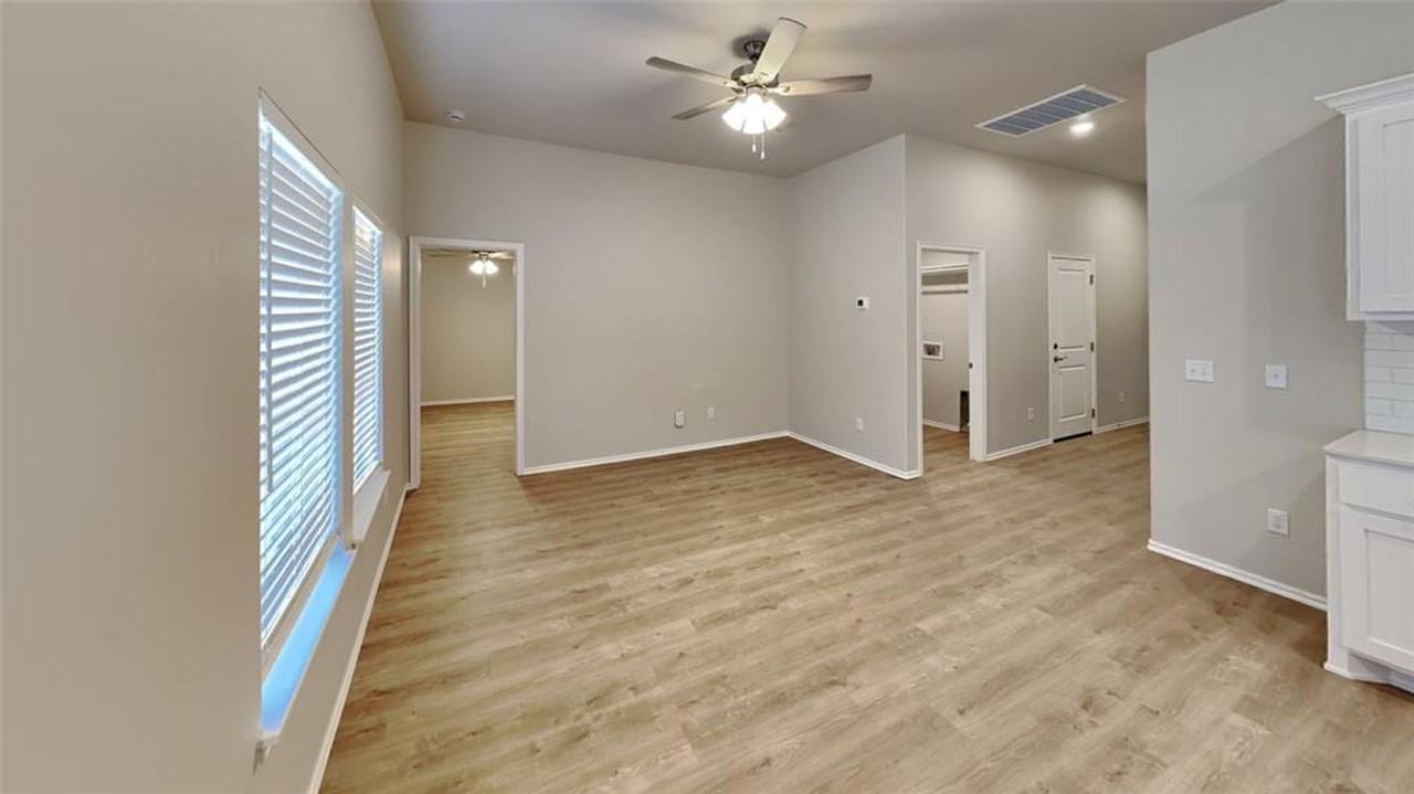 12716 Elba Dr - Photo 5 of 18