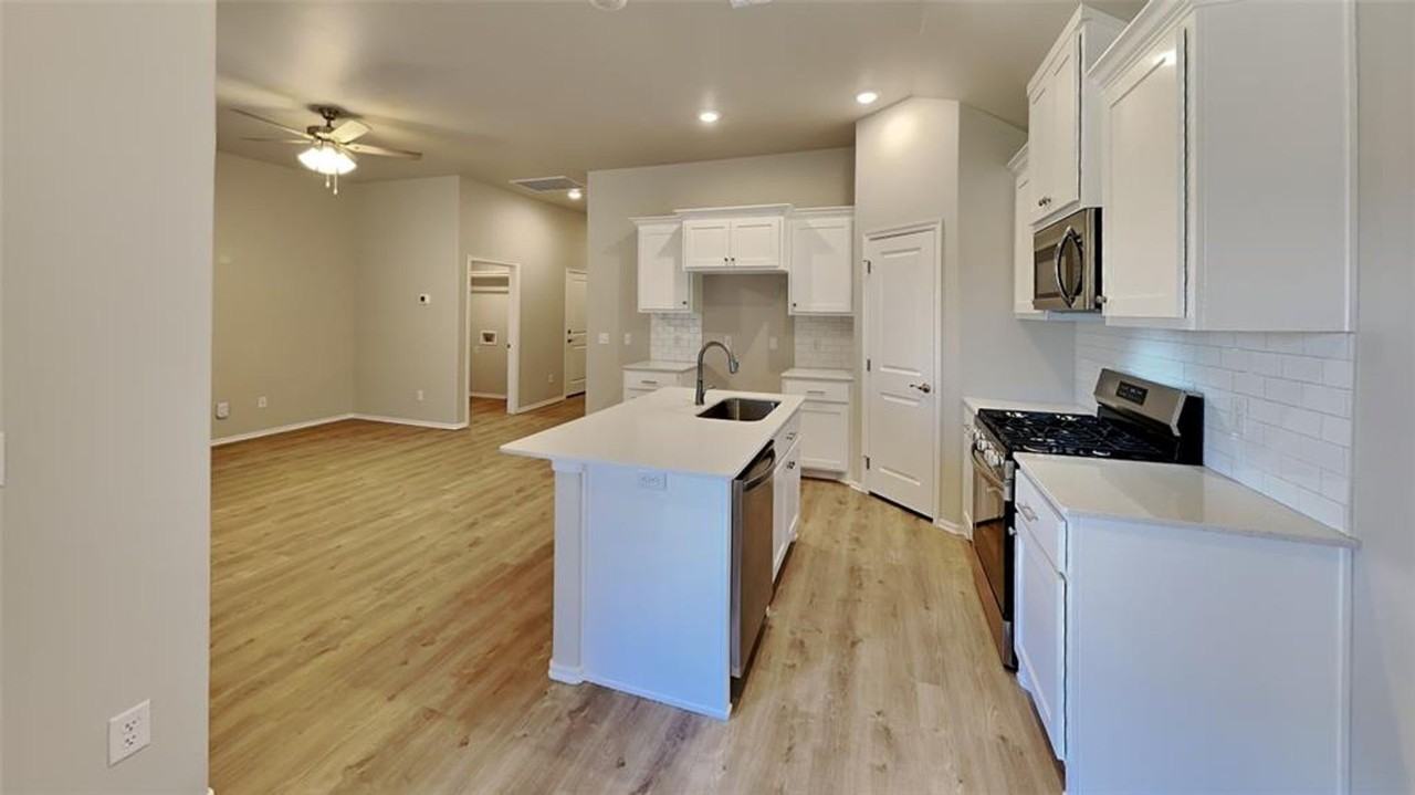 12716 Elba Dr - Photo 7 of 18