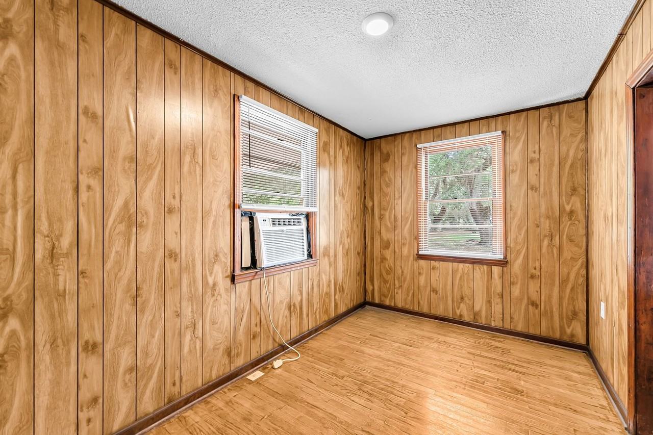 4361 Royal Harbor Rd - Photo 4 of 24