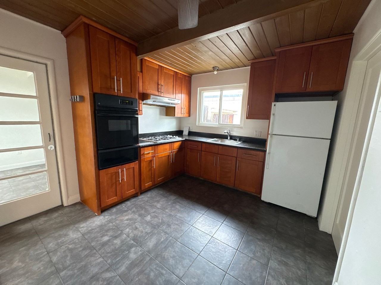 22 Wightman Ct - Photo 5 of 28