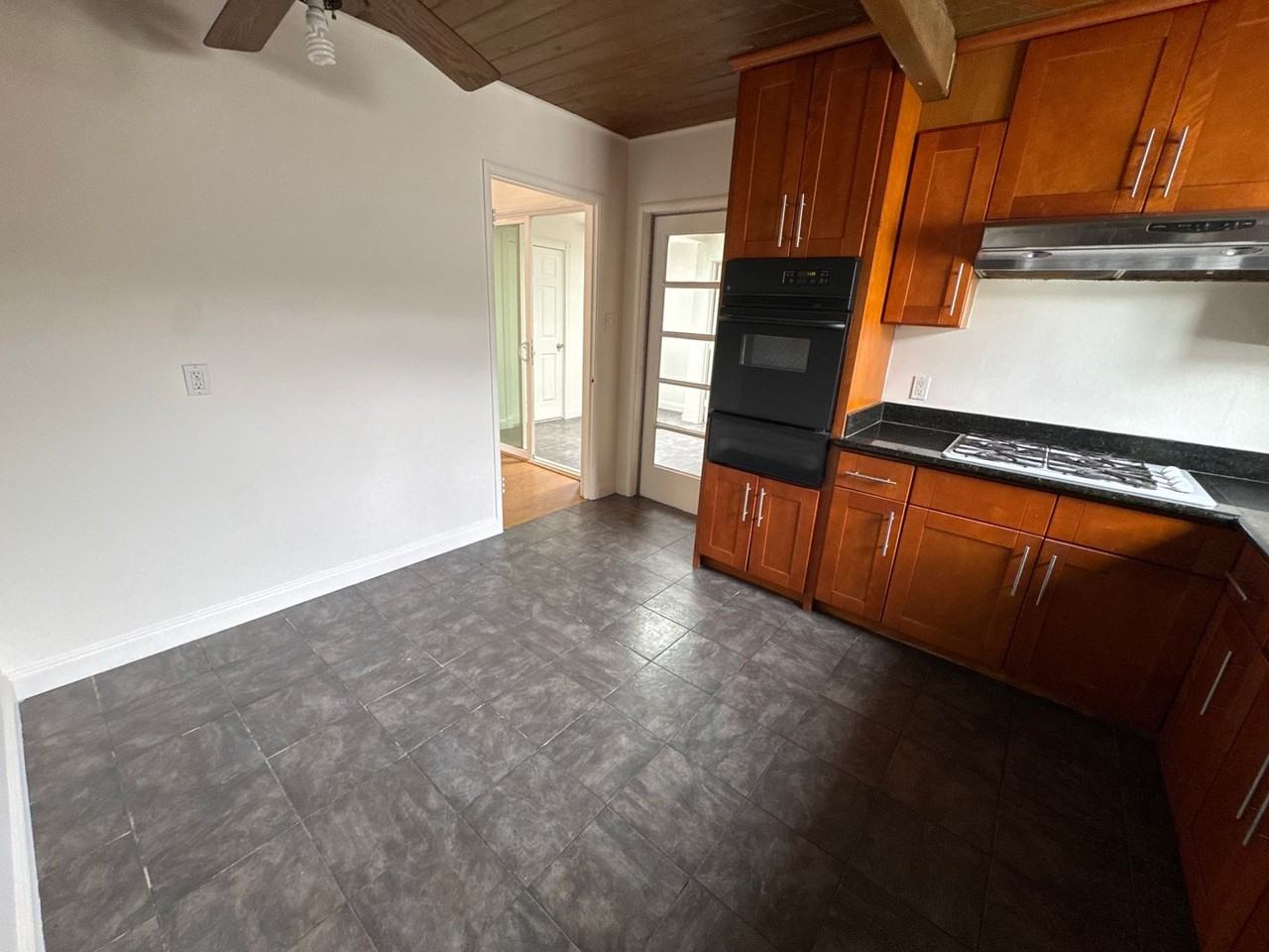 22 Wightman Ct - Photo 6 of 28