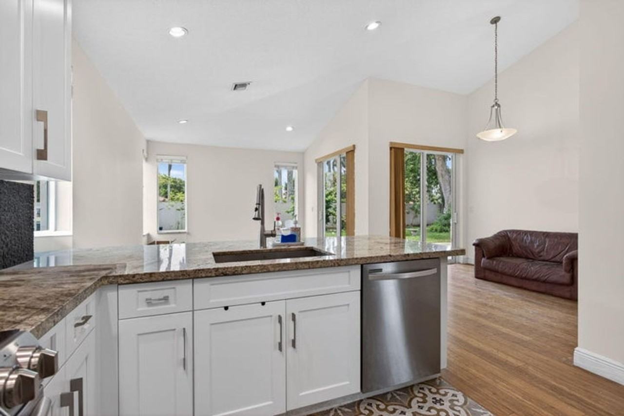 10027 Umberland Pl - Photo 2 of 22
