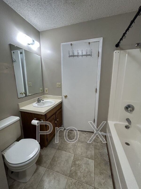 508 E Monroe St - Photo 7 of 12
