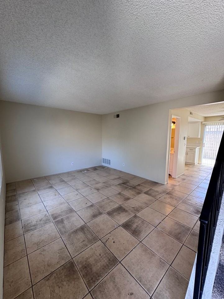 530 S I St #2 - Photo 3 of 18