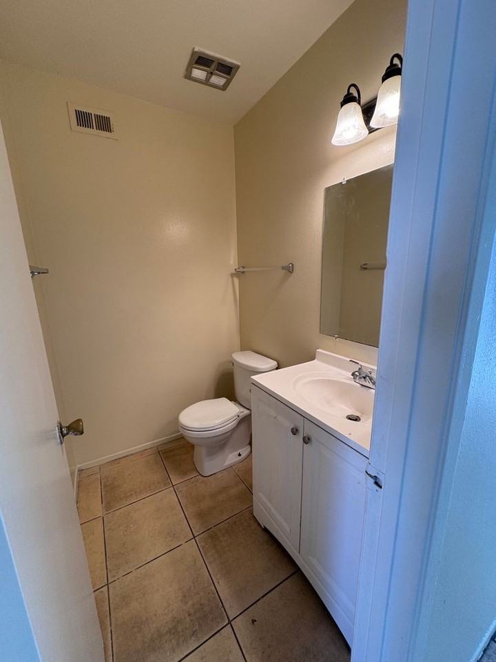 530 S I St #2 - Photo 5 of 18