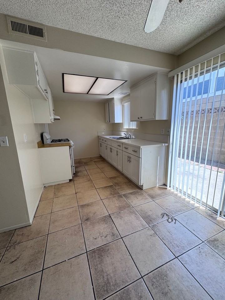 530 S I St #2 - Photo 6 of 18
