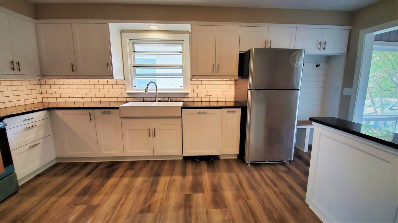 3325 Beard Ave N - Photo 6 of 34
