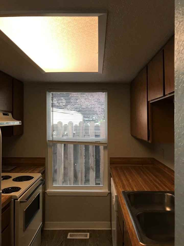 811 W 2nd St - Photo 2 of 24
