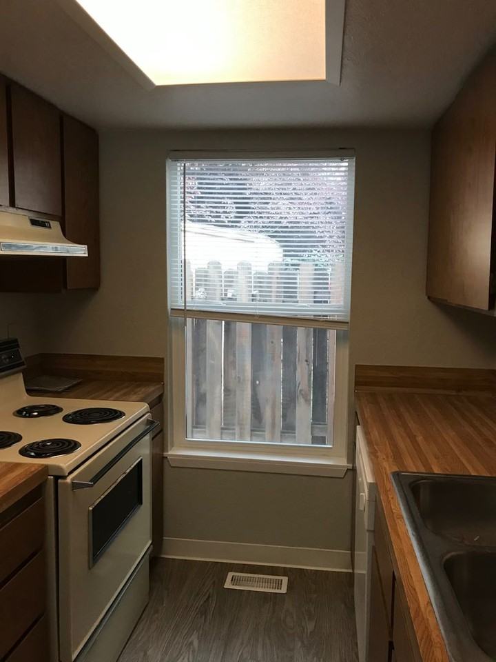811 W 2nd St - Photo 3 of 24