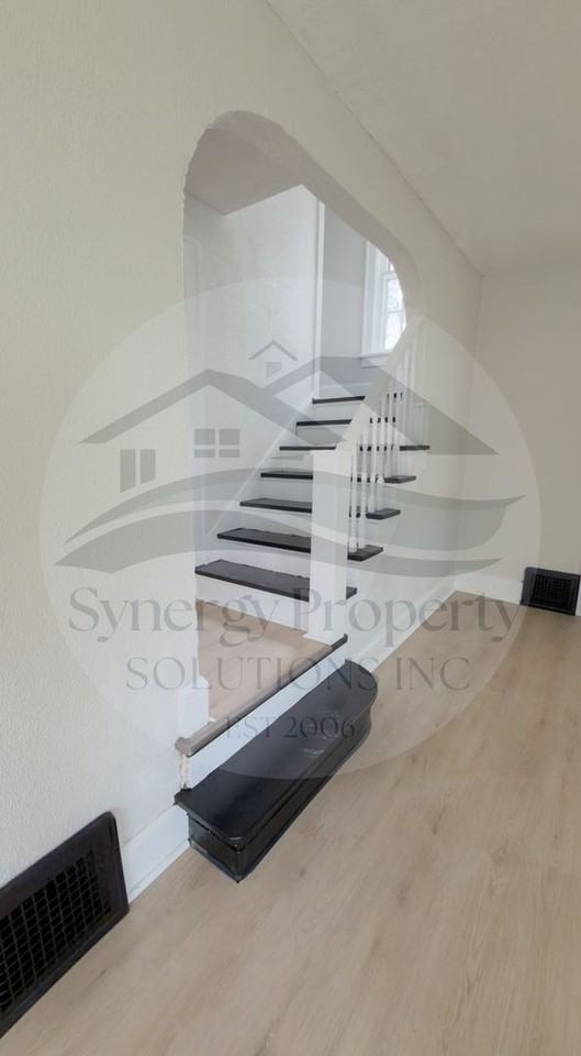 250 Rae Ave - Photo 2 of 15