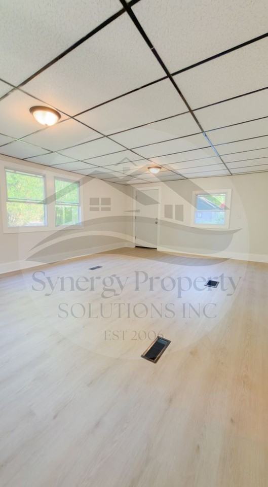 250 Rae Ave - Photo 4 of 15