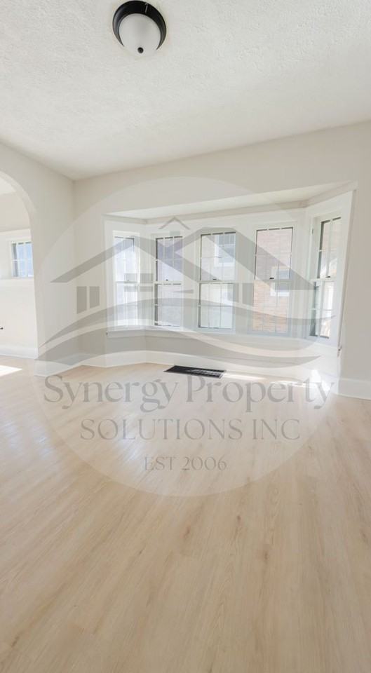 250 Rae Ave - Photo 5 of 15