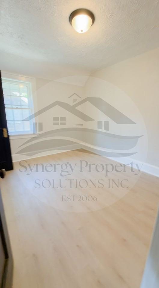 250 Rae Ave - Photo 6 of 15