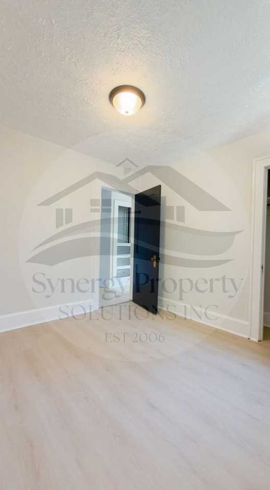 250 Rae Ave - Photo 7 of 15