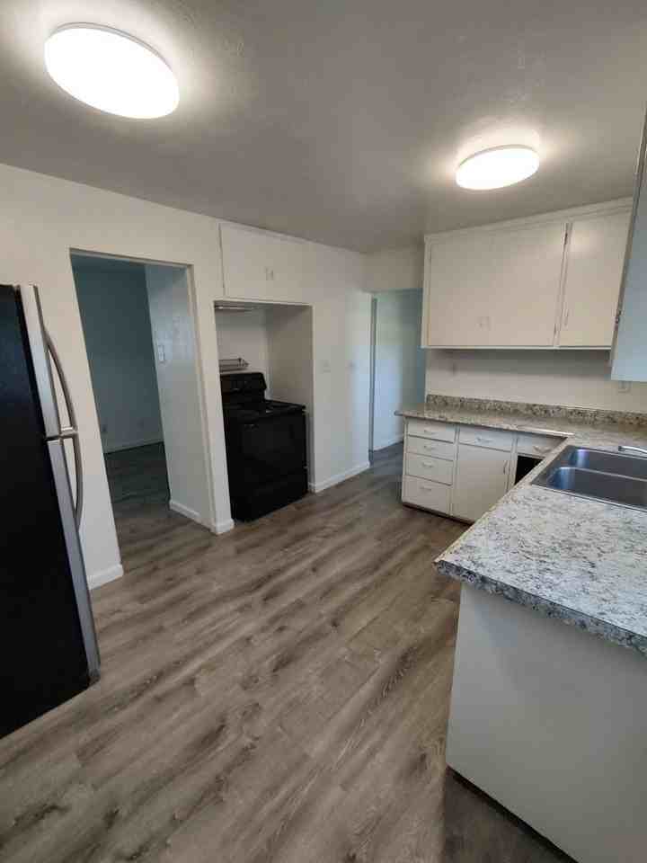 3619 Cannon Ave - Photo 7 of 10