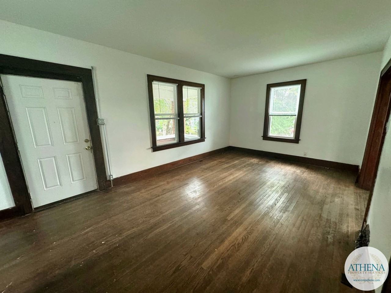 413 N Frederick St - Photo 2 of 15