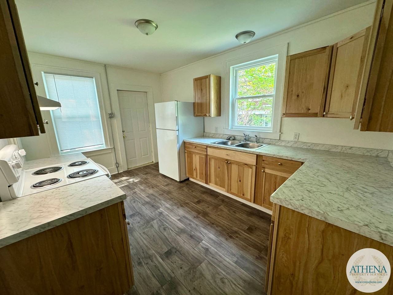 413 N Frederick St - Photo 6 of 15