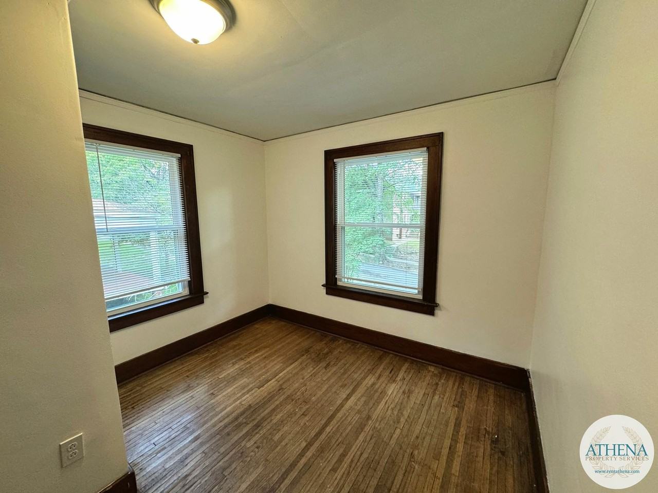 413 N Frederick St - Photo 7 of 15
