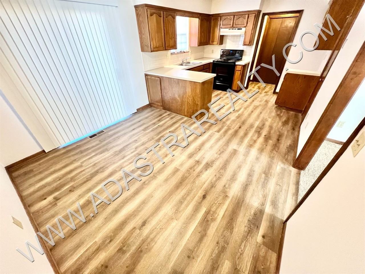 14942 Riggs St - Photo 3 of 19