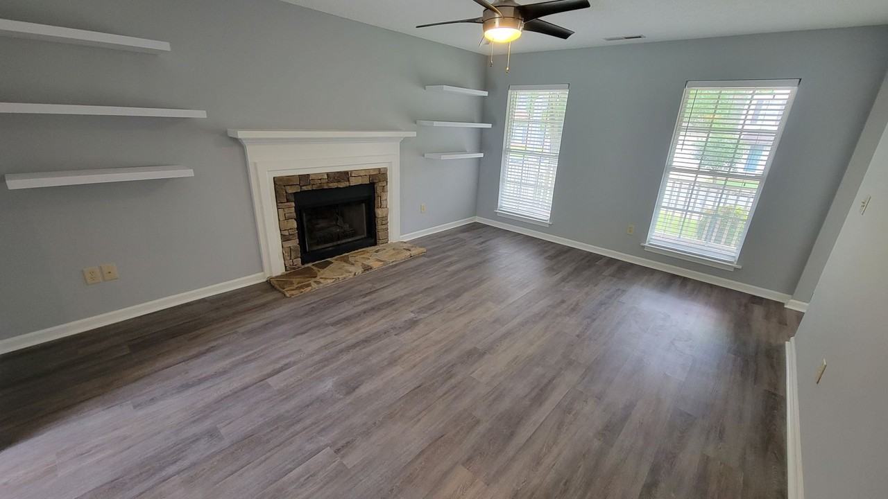 114 Fawnbrook Dr - Photo 4 of 16