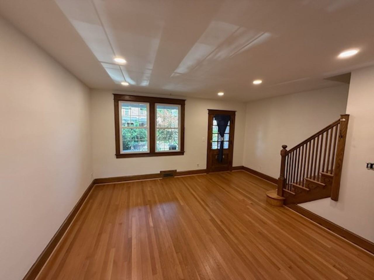 2423 39th Pl Nw ##Nw - Photo 4 of 37
