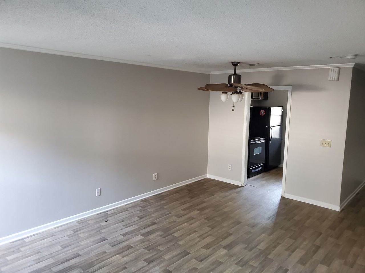 1913 Spring Wood Dr - Photo 5 of 8