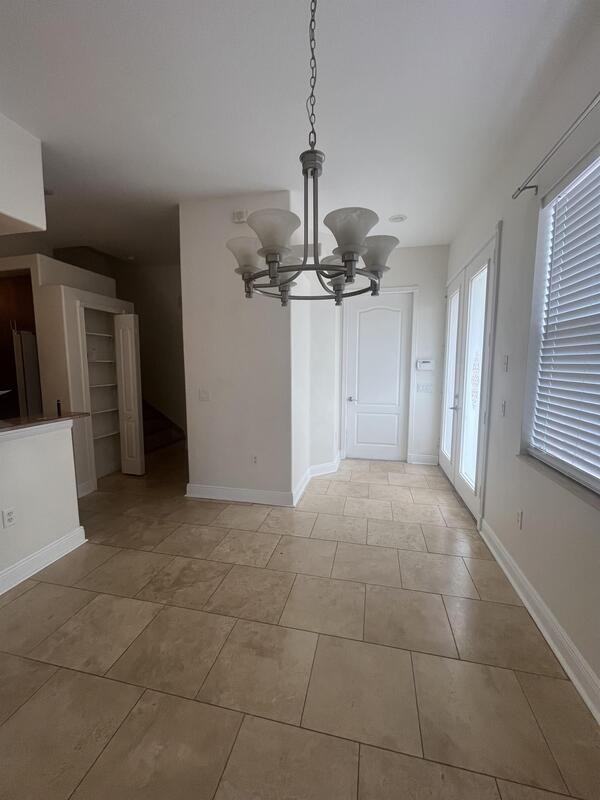 2119 Montclair Dr - Photo 4 of 13