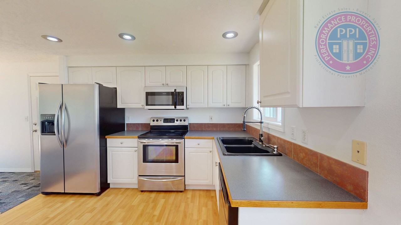 18230 Seaman St - Photo 7 of 29