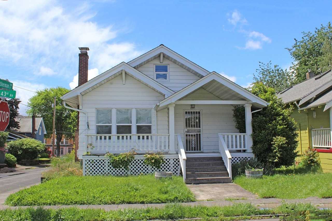 2257 Se 43rd Ave - Photo 2 of 30