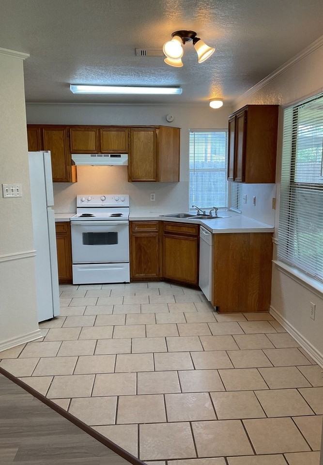 2509 Lain Dr - Photo 4 of 22