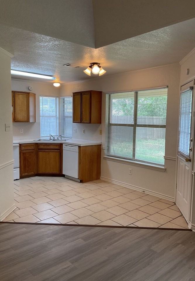 2509 Lain Dr - Photo 5 of 22