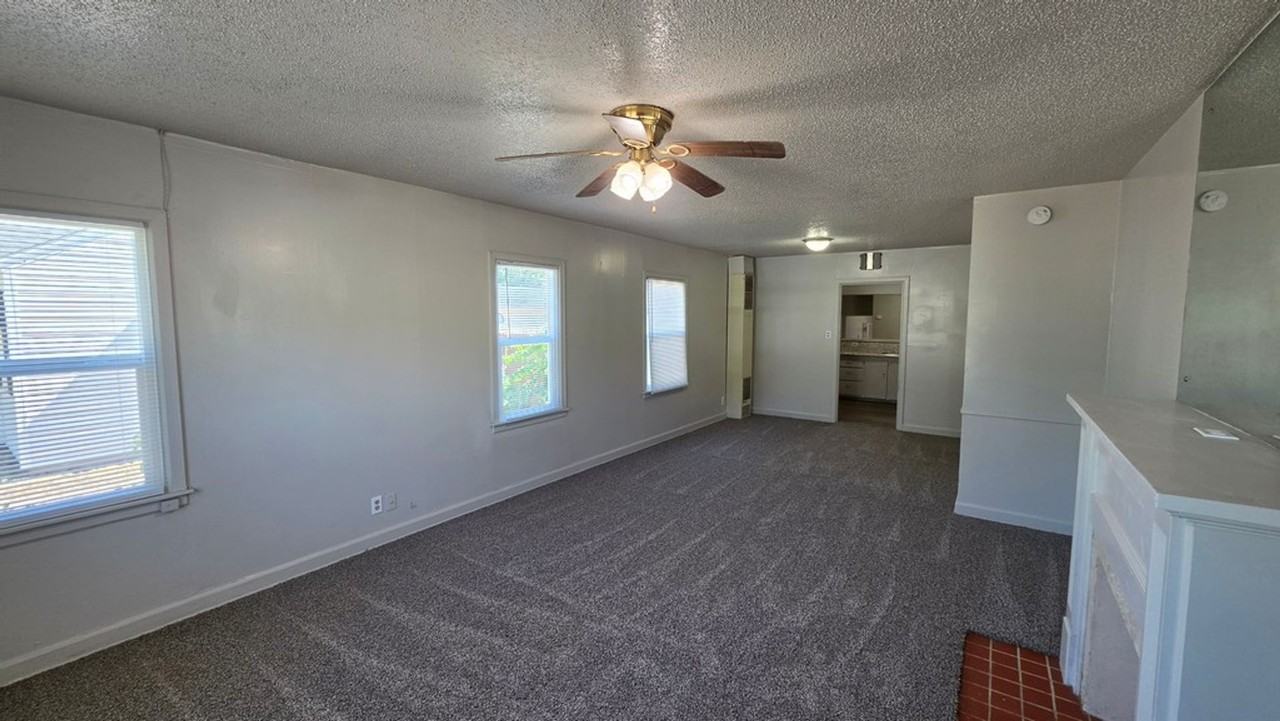 913 S Rusk St - Photo 2 of 20