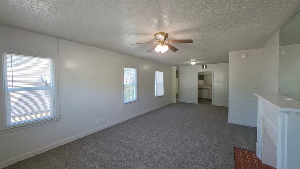 913 S Rusk St - Photo 4 of 20